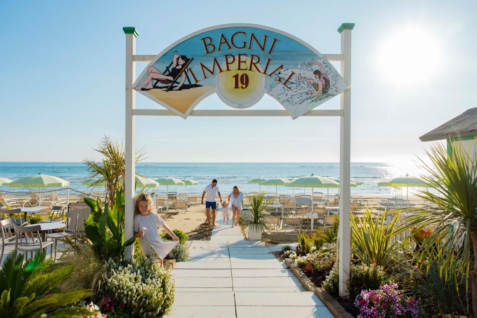 Una Hotels Imperial Beach Hotel Marotta Exterior photo
