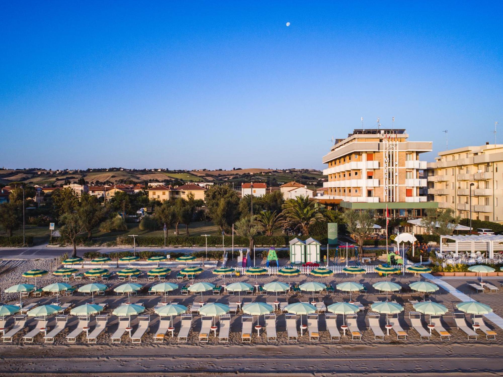 Una Hotels Imperial Beach Hotel Marotta Exterior photo