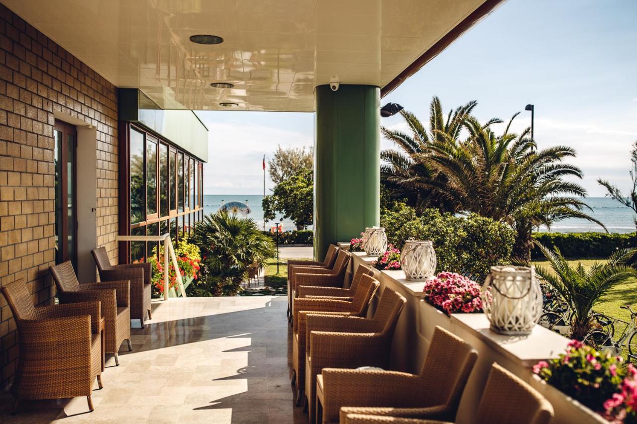 Una Hotels Imperial Beach Hotel Marotta Exterior photo