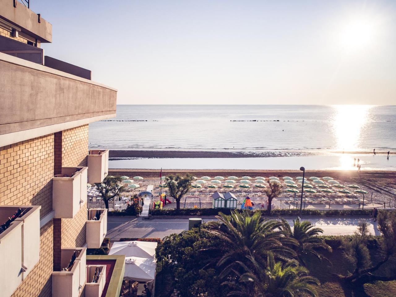 Una Hotels Imperial Beach Hotel Marotta Exterior photo