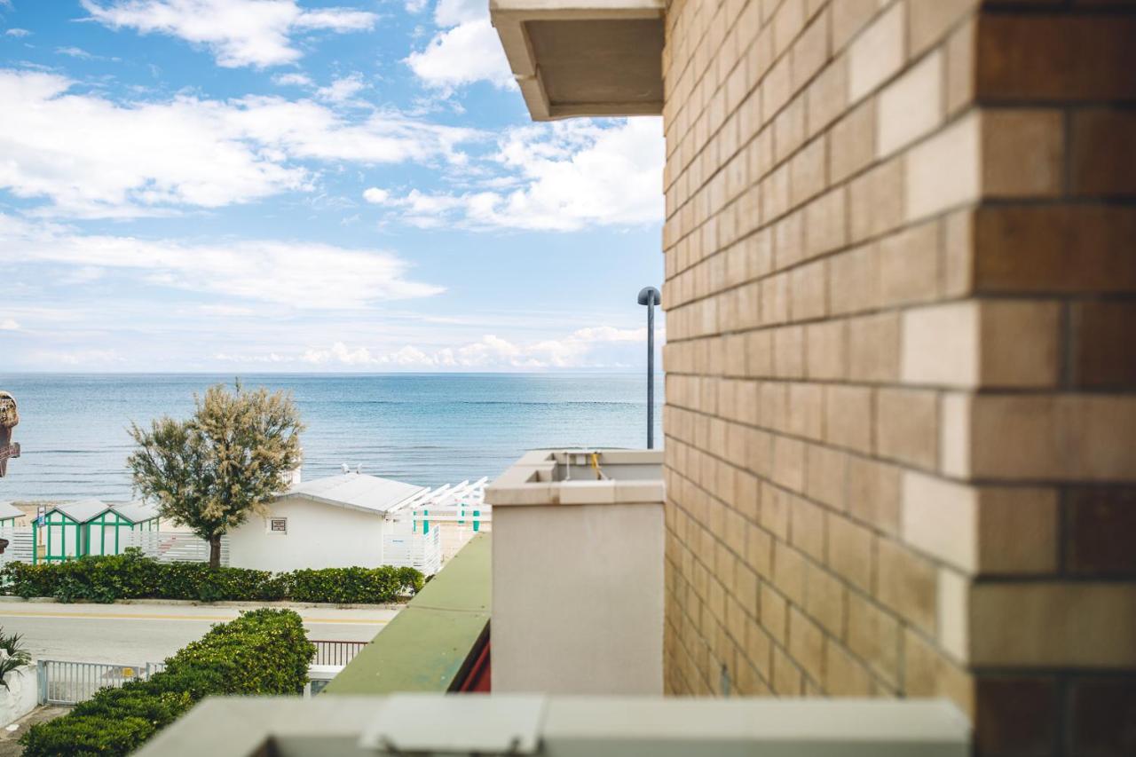 Una Hotels Imperial Beach Hotel Marotta Exterior photo